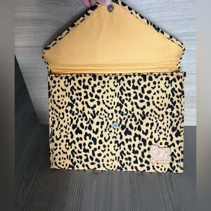 Pura Vida Leopard Print Computer Case